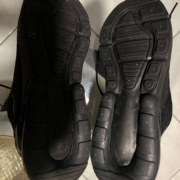 Women’s Black AirMax 270. Size 9 - Picture 2 of 6